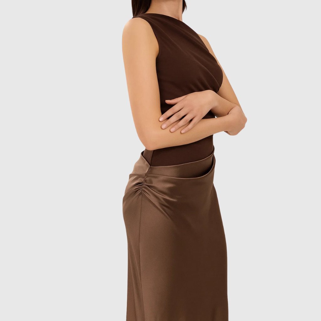 Elara – Satin Asymmetrisk Aftonklänning