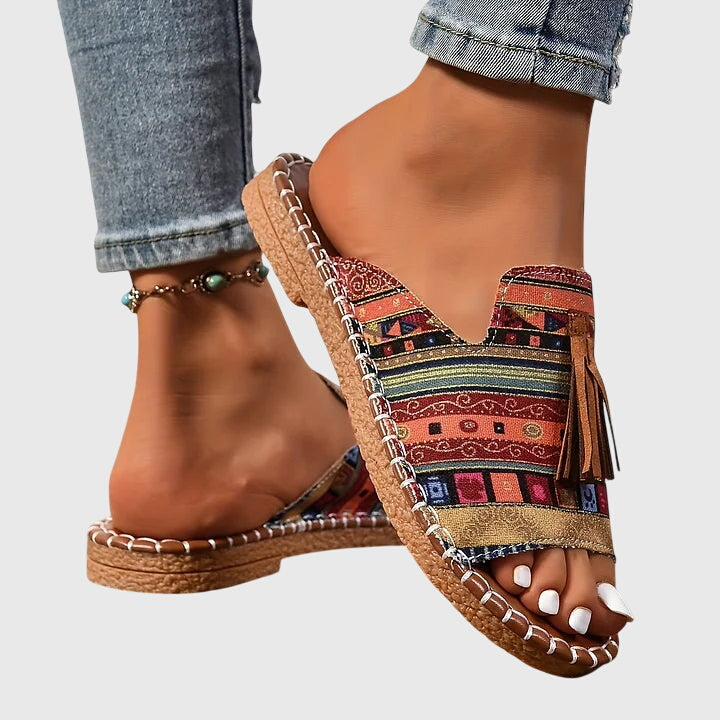 Nathalie | Bohemiska sandaler med tofsar