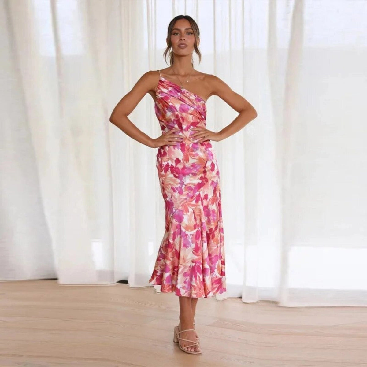 Hailey – Sommarmaxiklänning Med Asymmetrisk Skärning Och Blommönster För Dam