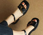 Amara – Platta Sandaler Med Spänne