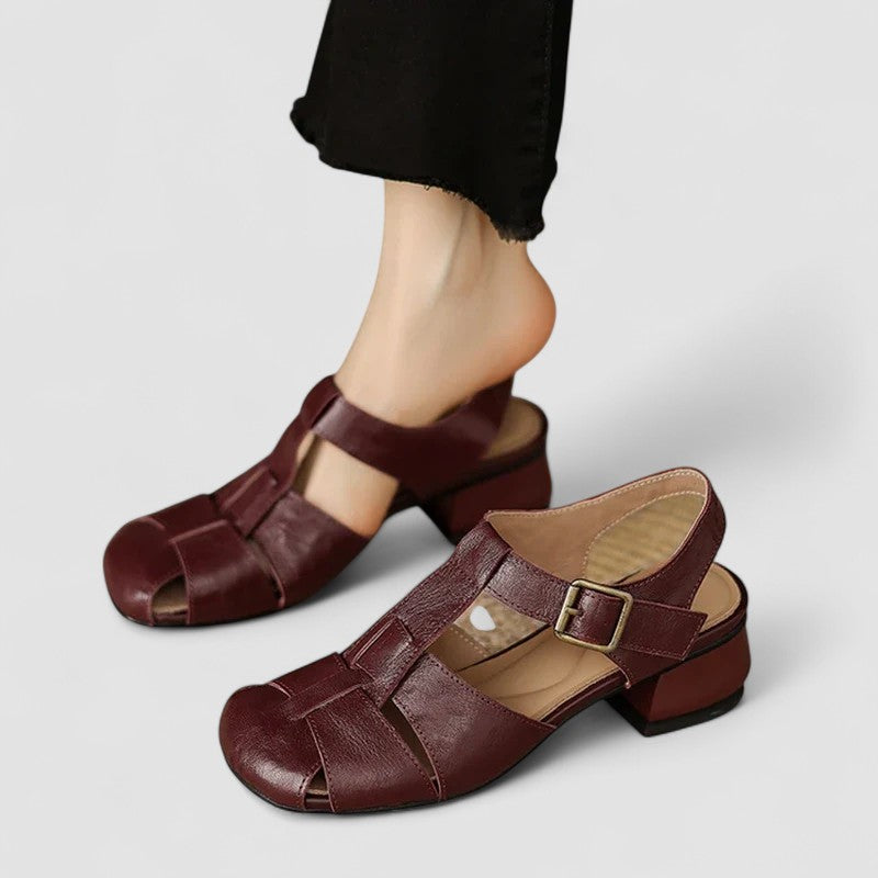 Sandrine | Perforerade Mary Janes med klack