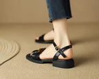 Amara – Platta Sandaler Med Spänne