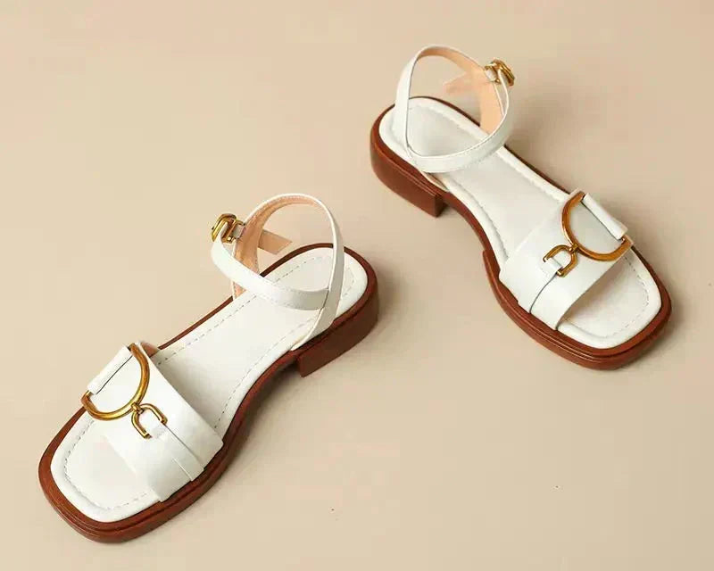 Amara – Platta Sandaler Med Spänne