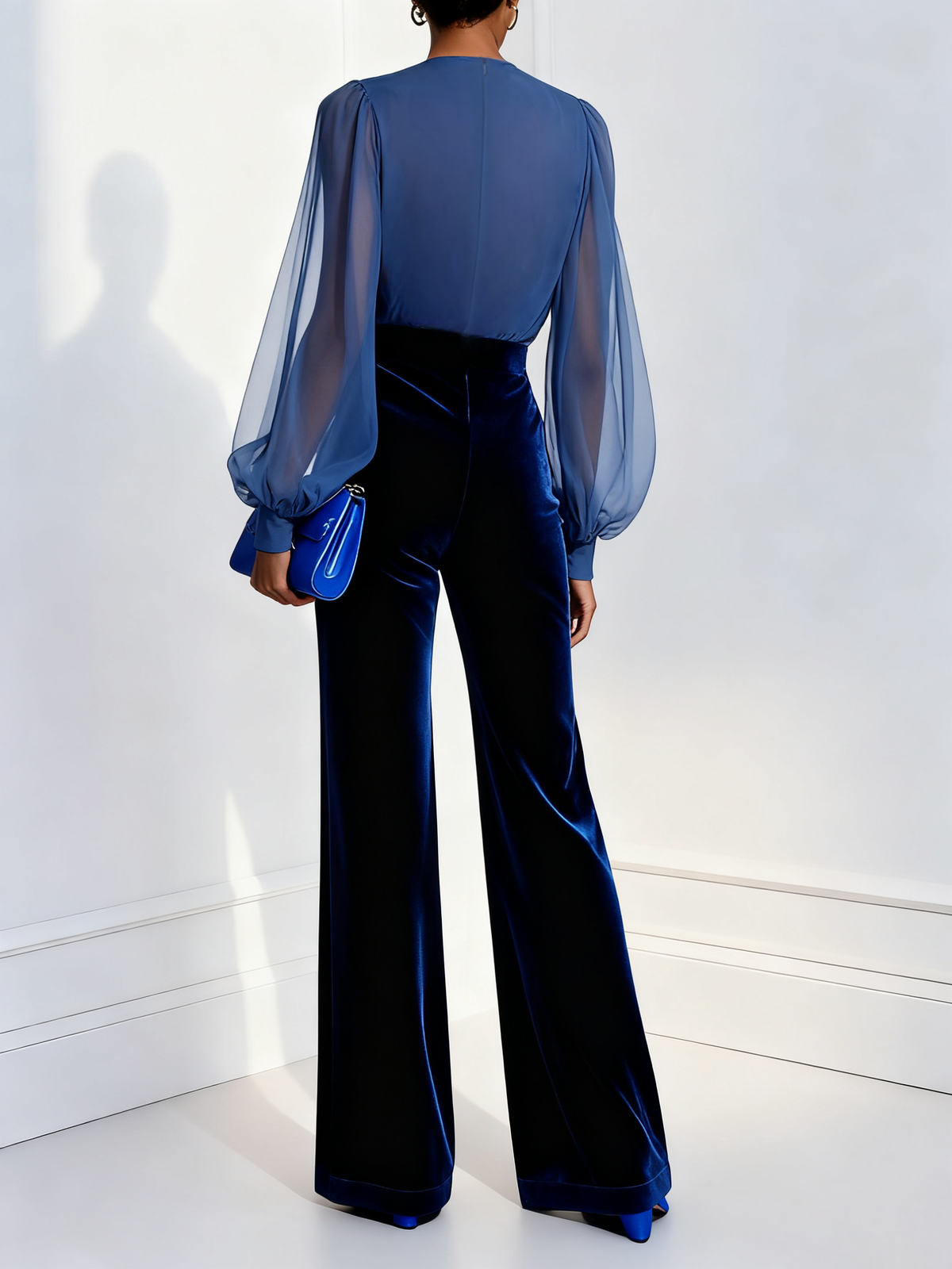 Zaira – lång jumpsuit i sammet med V-ringning och nätärmar